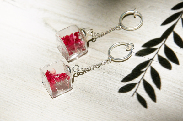 glass earrings / 森林系 / 原味方形冰心玻璃球耳環 - 紅色花朵＋滿天星 ( 夾式 / 耳針式 ) 第8張的照片