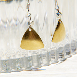 brass earrings 情人節禮物 / 簡約感 / 復古色調黃銅耳環 - 三角型幾何美學 ( 夾式 / 耳針式 ) 第3張的照片