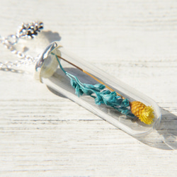 flower necklace 情人節禮物/ 森林女孩 / 英式乾燥花玻璃glass項鍊 - 黃色花朵 + 藍綠色藤蔓 第4張的照片
