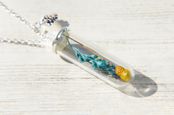 flower necklace 情人節禮物/ 森林女孩 / 英式乾燥花玻璃glass項鍊 - 黃色花朵 + 藍綠色藤蔓 第4張的照片