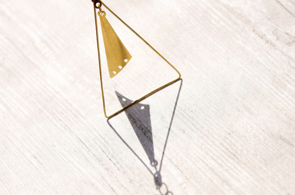 brass earrings / 簡約感 / 復古金黃色調黃銅耳環 - 三角幾何美學 ( 夾式 / 耳針式 ) 第4張的照片