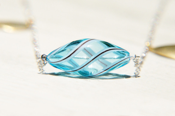 glass necklace / 簡約感 / 手工法式旋轉口吹玻璃項鍊 - 水藍色幾何世界blue ocean drop 第1張的照片