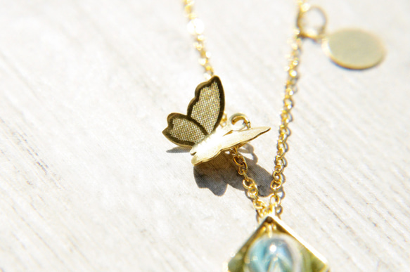 真鍮ネックレス/幾何学的な風/フレンチストライプ吹きガラスショートネックレス長鎖 - 森と純水滴緑の蝶 3枚目の画像