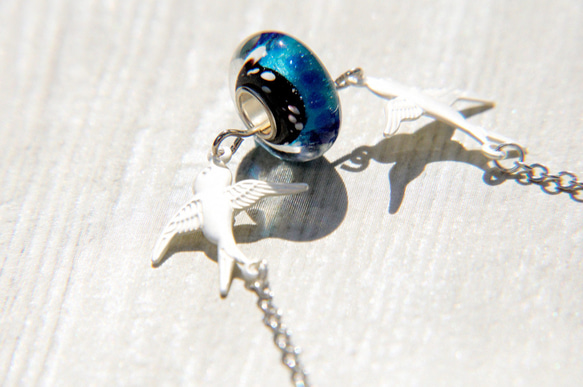 glass necklace 情人節禮物 / 簡約感 / 口吹琉璃項鍊 鎖骨鏈 短鏈 長鏈 - 飛向藍色星芒宇宙的鳥 第2張的照片