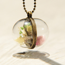 flower necklace / 森林系 / 透明感玻璃球乾燥花項鍊 -浪漫花朵的雙面世界 double world 第2張的照片