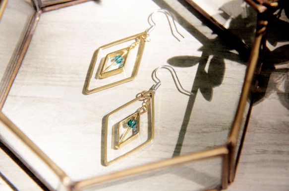 brass earrings / 簡約感 / 復古金黃色調黃銅耳環 - 菱形幾何美學 ( 夾式 / 耳針式 ) 第8張的照片