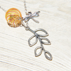 情人節禮物 / 森林系 / 法式條紋口吹玻璃項鍊 短鏈 長鏈 鎖骨鏈 - 森林葉子與蜻蜓 glass necklace 第1張的照片