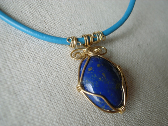 ラピスラズリ　像 チリ産 希少 ラピスラズリと14kgfのワイヤーアートネックレス