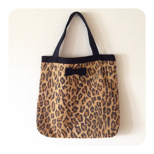 medium tote leopard × black 1枚目の画像