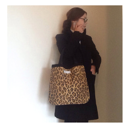 medium tote leopard × black 3枚目の画像