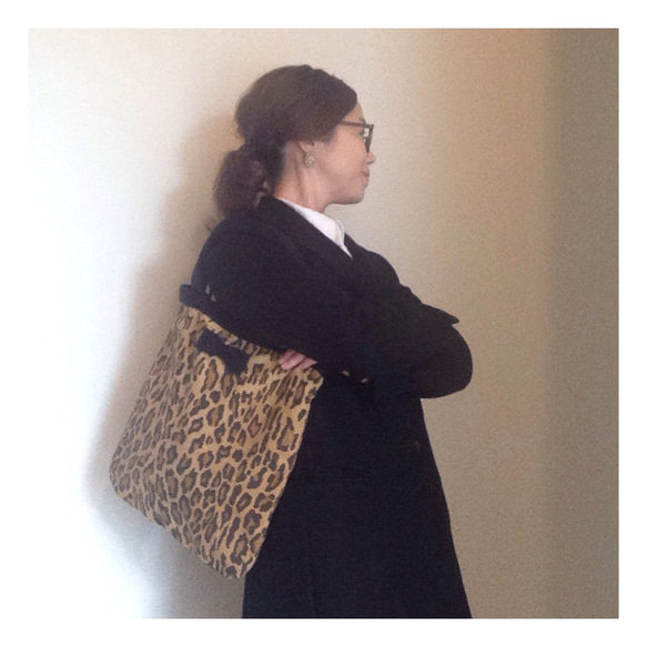 medium tote leopard × black 5枚目の画像