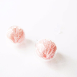 ＊Rosy Garden＊嫩粉紅色繡球花花瓣水晶玻璃球耳環 第1張的照片
