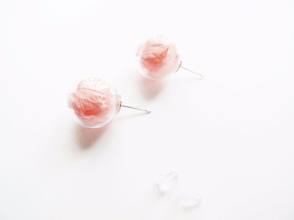 ＊Rosy Garden＊嫩粉紅色繡球花花瓣水晶玻璃球耳環 第5張的照片