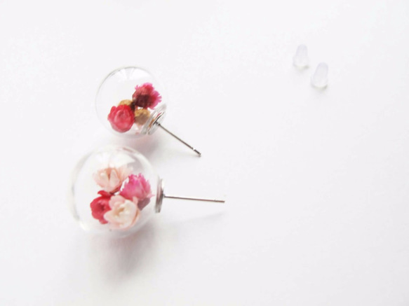 ＊Rosy Garden＊春日紅色系小雛菊乾燥花水晶玻璃球耳環 第3張的照片