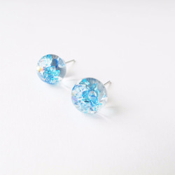 Rosy Garden天藍色流動水晶玻璃球針式耳環 可換夾式 第3張的照片