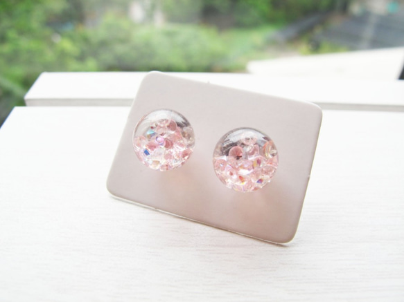 ＊Rosy Garden＊淡粉紅色流動水晶玻璃球針式耳環 可換耳夾 第1張的照片