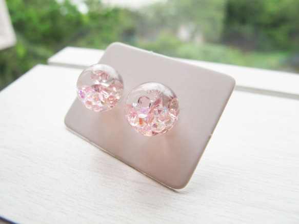 ＊Rosy Garden＊淡粉紅色流動水晶玻璃球針式耳環 可換耳夾 第2張的照片