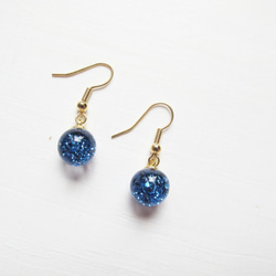 Rosy Garden 藍色亮片流動雪花玻璃球鉤式耳環 可換夾式 第3張的照片