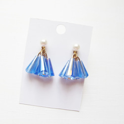 ＊Rosy Garden＊湖水藍色芭蕾舞裙子柱狀水晶耳環 可換夾式 第1張的照片