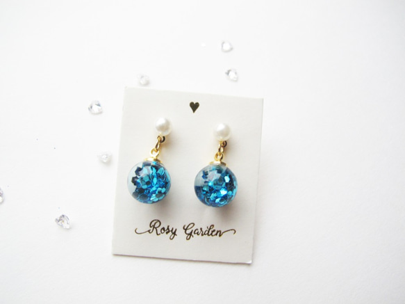 Rosy Garden 星空藍色亮粉流動雪花玻璃球珍珠耳環 可換耳夾式 第3張的照片
