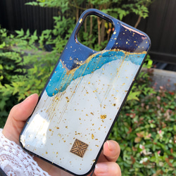 グリッターiPhoneケース 大理石　ブルー　ネイビー　金箔　レジン　オリジナルストラップつき 4枚目の画像