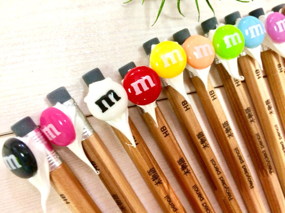 数量限定ハンドメイド2019　スイーツデコ えんぴつ m&m 3本セット 2枚目の画像