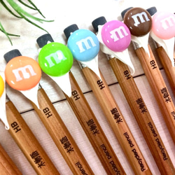 数量限定ハンドメイド2019　スイーツデコ えんぴつ m&m 3本セット 3枚目の画像