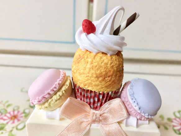スイーツデコ　カップケーキとマカロンのかわいい時計♪アラームＯＫ　 4枚目の画像