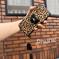 帶有施華洛世奇貓環豹紋的 iPhone 手機殼 第1張的照片
