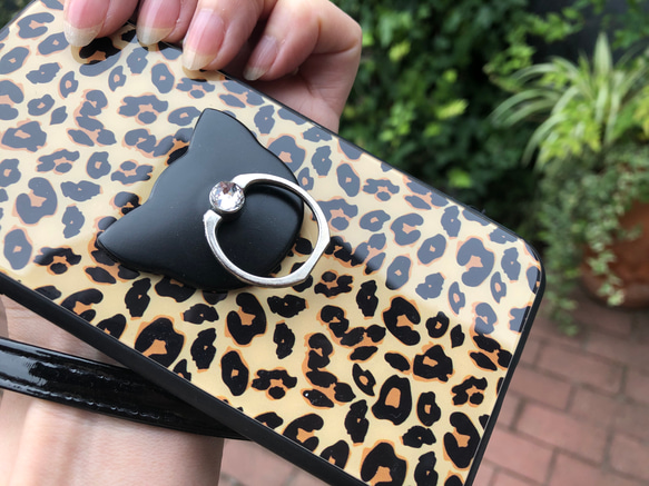 帶有施華洛世奇貓環豹紋的 iPhone 手機殼 第4張的照片