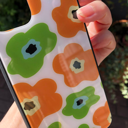 iPhone11/11pro/11proMaxケース 強化ガラス　北欧花柄オレンジ 4枚目の画像