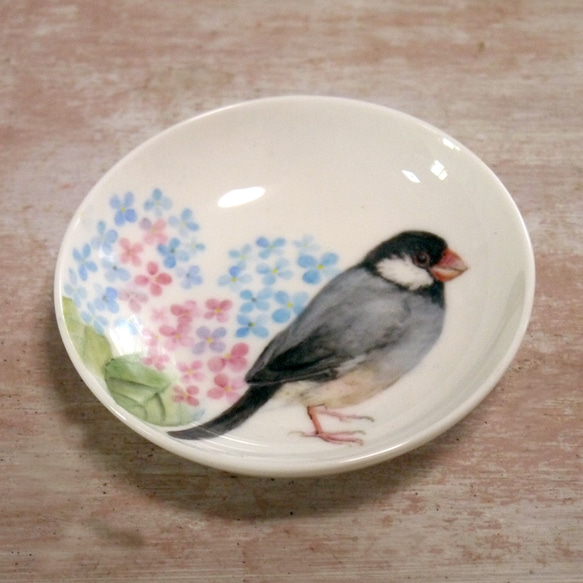 「文鳥と紫陽花」手書きの小鳥のお皿　 3枚目の画像