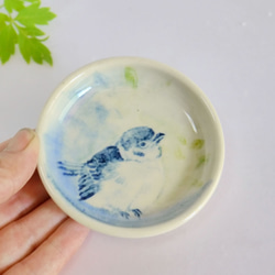 小鳥の豆皿「新緑のスズメ」 2枚目の画像