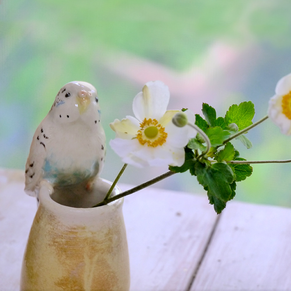鳥の形の一輪挿し　オブジェ セキセイインコの一輪刺し （陶器の小鳥オブジェ） 一輪挿し