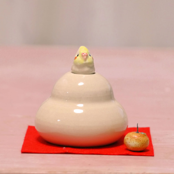 Kotori Kagami Mochi（用一朵陶器花）配鸚鵡和橙子 第1張的照片