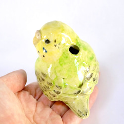 黄緑のセキセイインコ一輪刺し（陶器の小鳥） 7枚目の画像