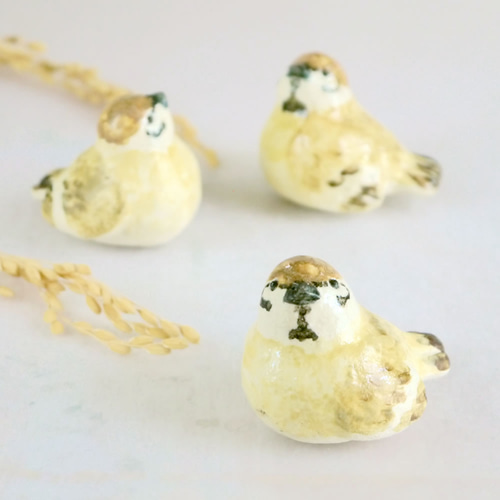 見上げるスズメ1羽（陶器の小鳥の置物） その他インテリア雑貨 ひよこ