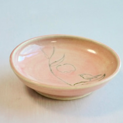 ピンク色の豆皿「バイモユリと小鳥」 4枚目の画像
