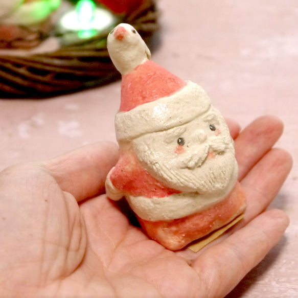 Creema限定クリスマス　小さな文鳥サンタクロース　一人（陶器の置物） 2枚目の画像
