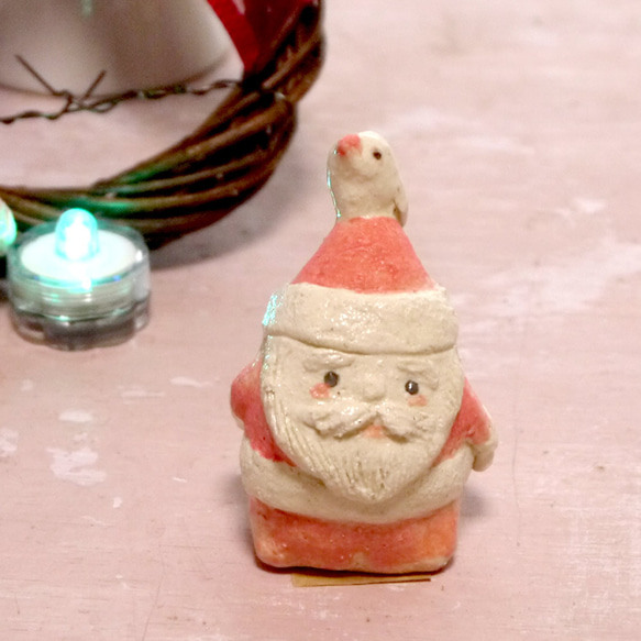 Creema限定クリスマス　小さな文鳥サンタクロース　一人（陶器の置物） 3枚目の画像