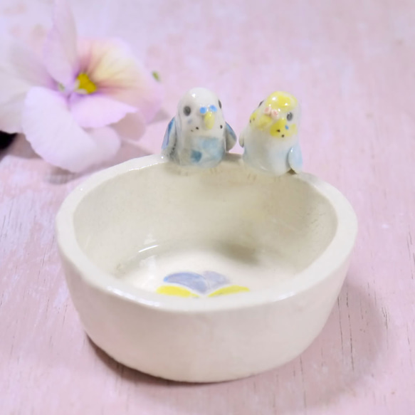 與Sekisei長尾小鸚鵡（Pottery的小鳥）的Pansy小物品 第1張的照片