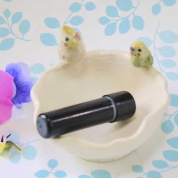 オカメインコとセキセイインコとお花型トレー（陶器の小鳥の小物入れ） 2枚目の画像