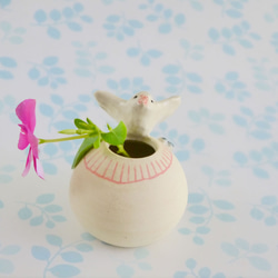 白い鳩の丸い花瓶 （小鳥オブジェ） 2枚目の画像