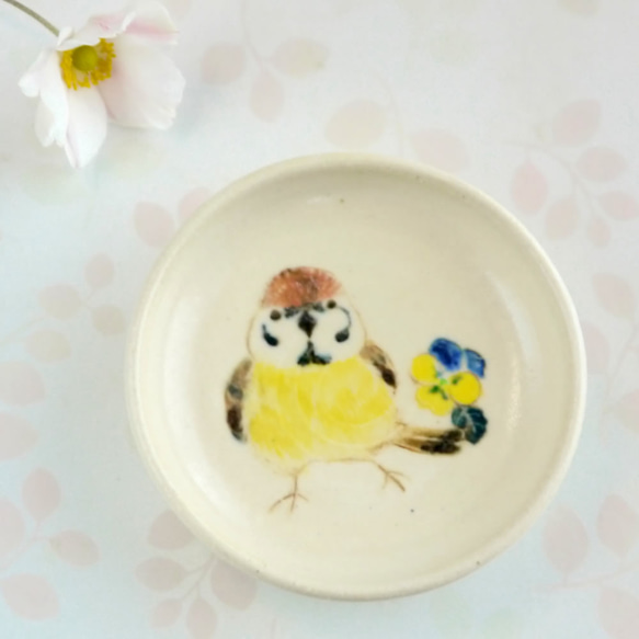 「福良スズメとパンジー」小鳥の豆皿 1枚目の画像