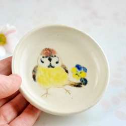 「福良スズメとパンジー」小鳥の豆皿 3枚目の画像