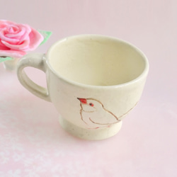 小鳥のマグカップ「秋桜と文鳥」 2枚目の画像