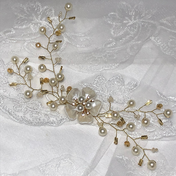 お花と小枝のヘッドドレス 華やかさをプラスして 結婚式 二次会 前撮りにも 2枚目の画像