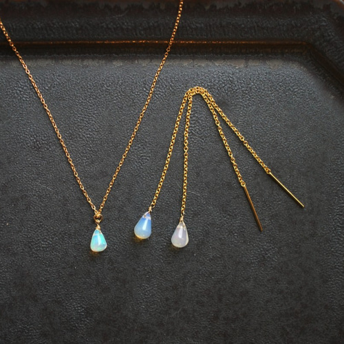 【624】約8×6mm エチオピア産オパール フックピアス 624】約8×6mm エチオピア産オパール フックピアスΩ