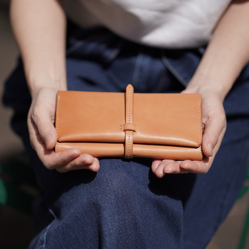 手縫い♪イタリアンレザーの大容量の長財布 ショルダー紐付きに変更可