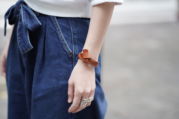 手縫ヘアゴムがブレスレットに♬2way イタリアンレザーヘアタイブレスレット＜実用新案登録第3217721＞/プレゼント 4枚目の画像